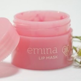 the_threadku's tweet photo. Aku mau cerita...... 
. 
Jadi tuhh dulu bibirku tuh pecah², terus kalau makan buah kayak mangga/semangka tuh pinggirannya gampang luka. Ketemulah aku sama emina lip mask ini, dan semua masalah teratasi.
. 
🔗 https://t.co/qZOe1p13In https://t.co/Fa2RCyPDmC