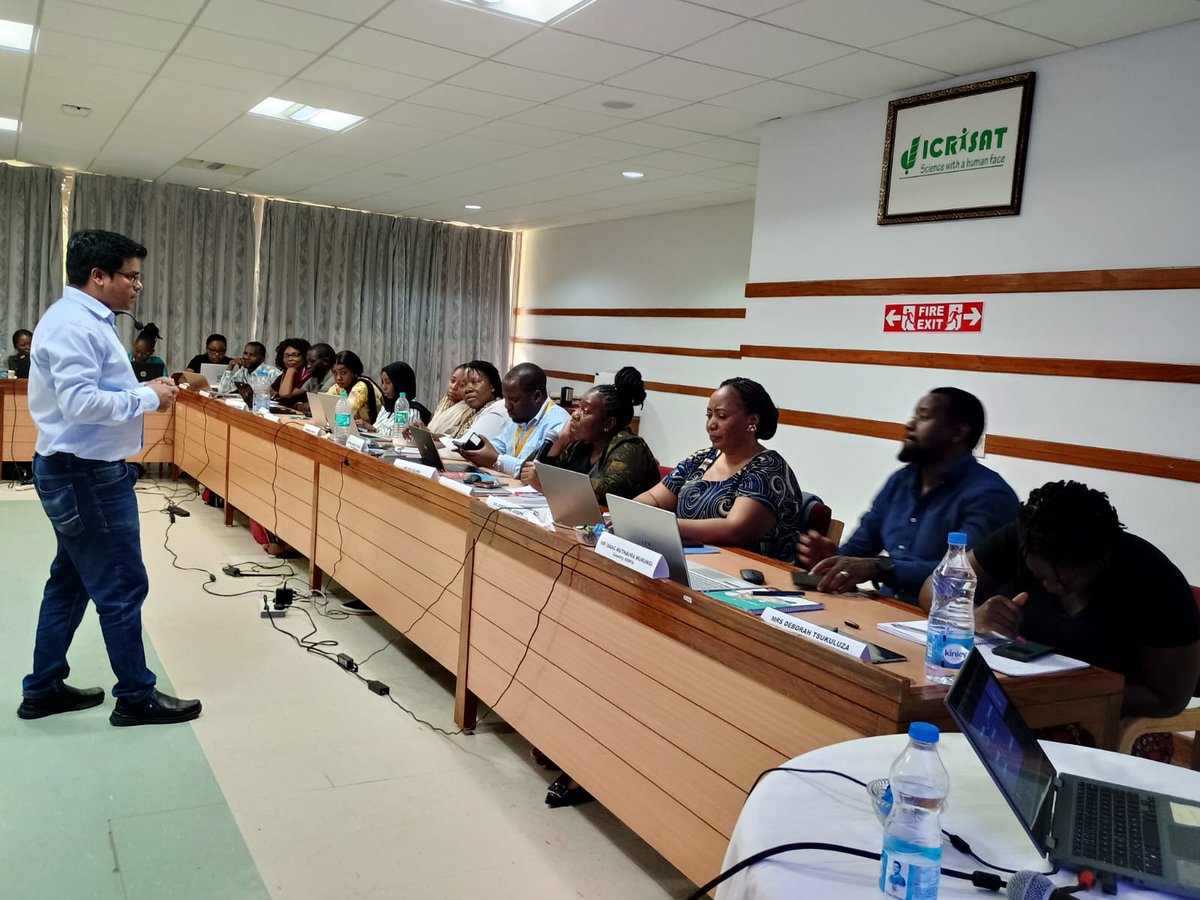 tripathisuryama's tweet photo. Vithal &amp; Manish from @IKP_SciencePark shared knowledge about policies on IPRs, working of Tech transfer off, TTO landscape &amp; challenges of TTO with participants of @ITECnetwork Course on “Technology Commercialization as a Tool to Foster Innovation in African Countries”, @ICRISAT. https://t.co/gJncs2DNta