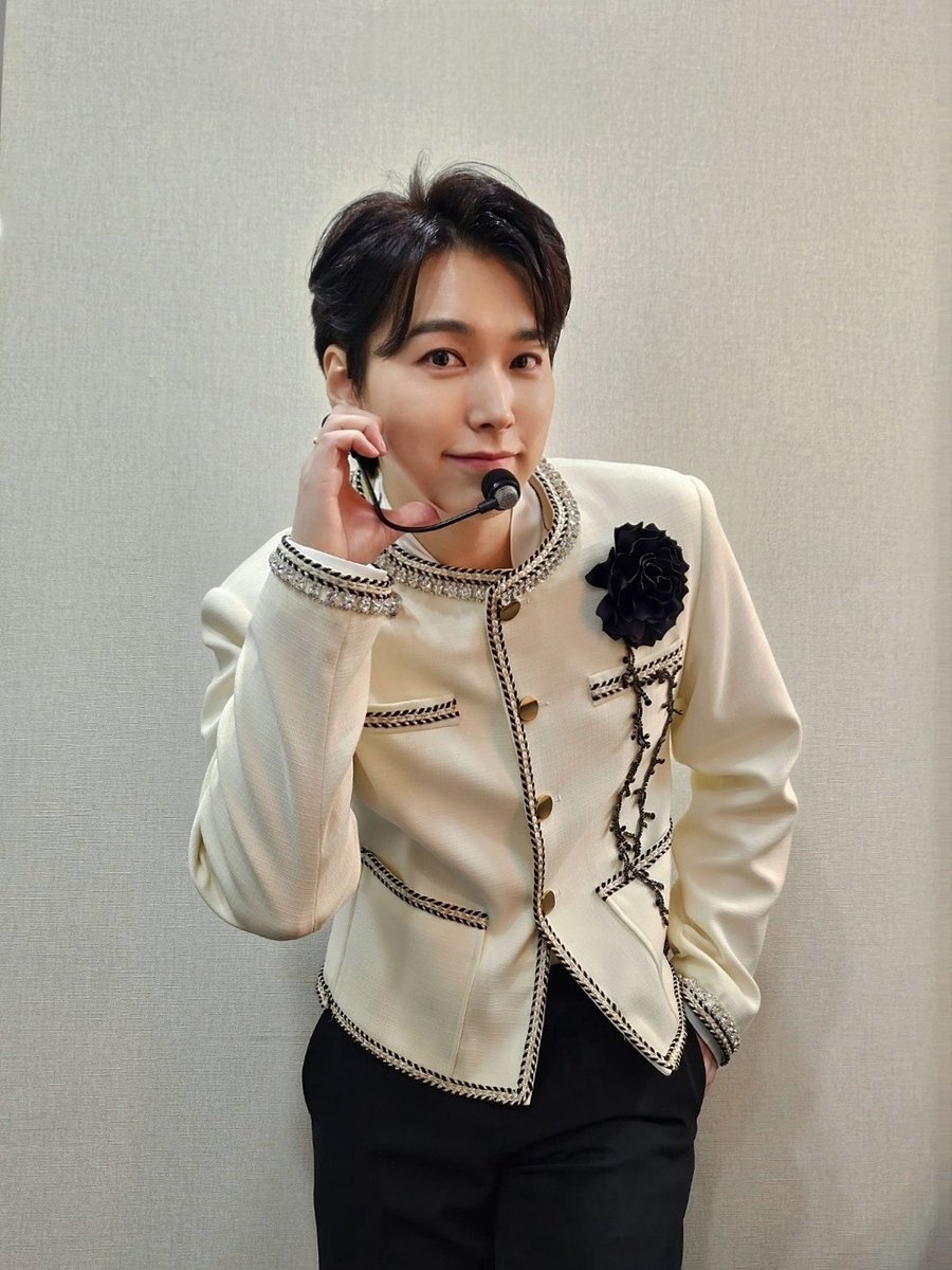 LIU_Sungmin's tweet image. [#성민] MBC ON &amp;lt;트롯챔피언&amp;gt; 8:00 PM
2024년을 여는 #사랑이따끔
한층 더 미모뿜뿜 #성민 이랑 함깨해요💫 
새해 첫 #트롯챔피언 본방사수💖