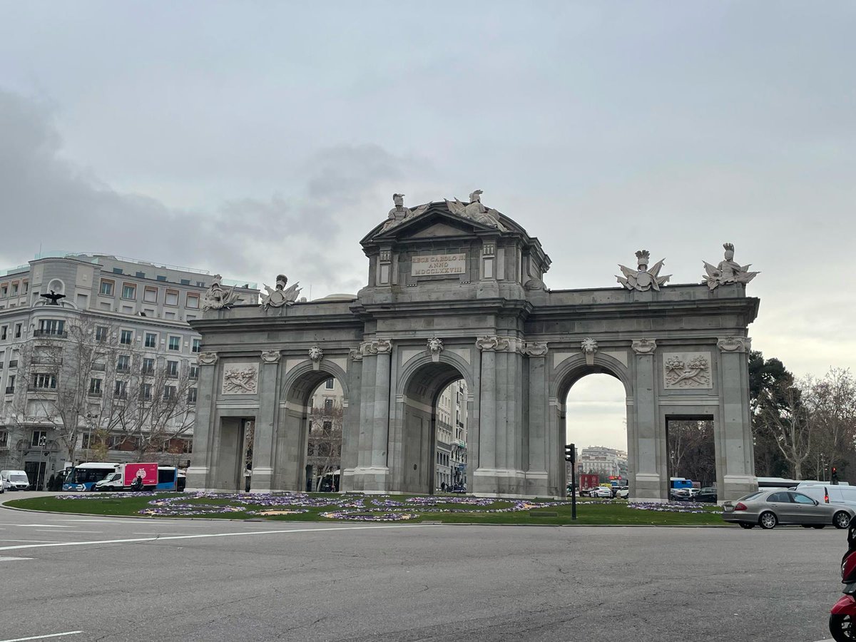 GiggLanguages's tweet photo. Today has started with a tour of Madrid. @giggschool https://t.co/aea1gqiXle