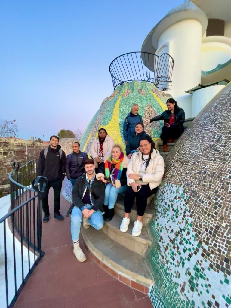 CJujol's tweet photo. El nom de la nostra escola ve de l'arquitecte Jujol, una figura molt important a la nostra localitat. Els alumnes de català 1 hem fet una visita per la ruta modernista de Sant Joan Despí, per conèixer un poc més sobre la nostra ciutat i de la vida de Jujol! https://t.co/V8yiw6LnJ1
