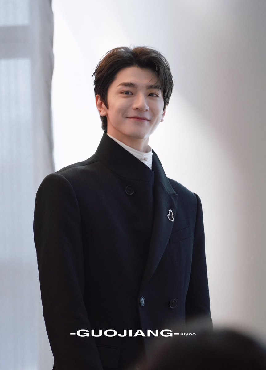 dindin0203's tweet photo. Sooooooooooooo handsome!!!!!!
林一超帅！！！！！

#SiamParagonCNY2024 
#SiamParagonxLINYI https://t.co/f6QpmT0itj