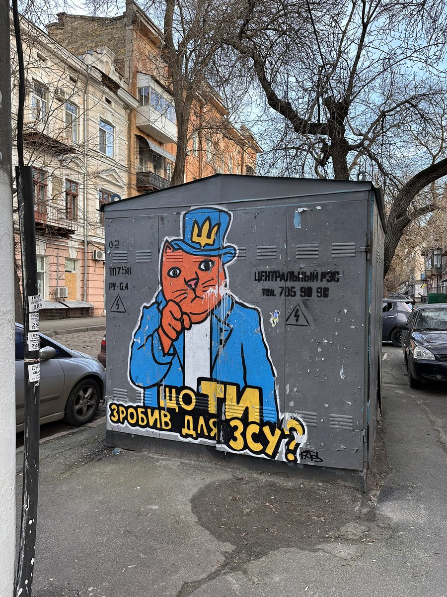 🇺🇦Odessa to też miasto kotów. Tych prawdziwych, które można spotkać na ulicach oraz tych, które kolektyw lokalnych artystów umieszcza na murach miasta. 🐈Możecie zobaczyć je dziś w #OutridersKlub - w serii Okno na Świat, w której pokazujemy ukraińskie miasta odwiedzane przez nas