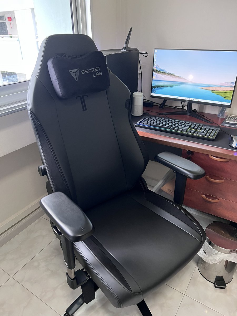 nicholaswql_'s tweet photo. #secretlab https://t.co/czD2sB1nv9