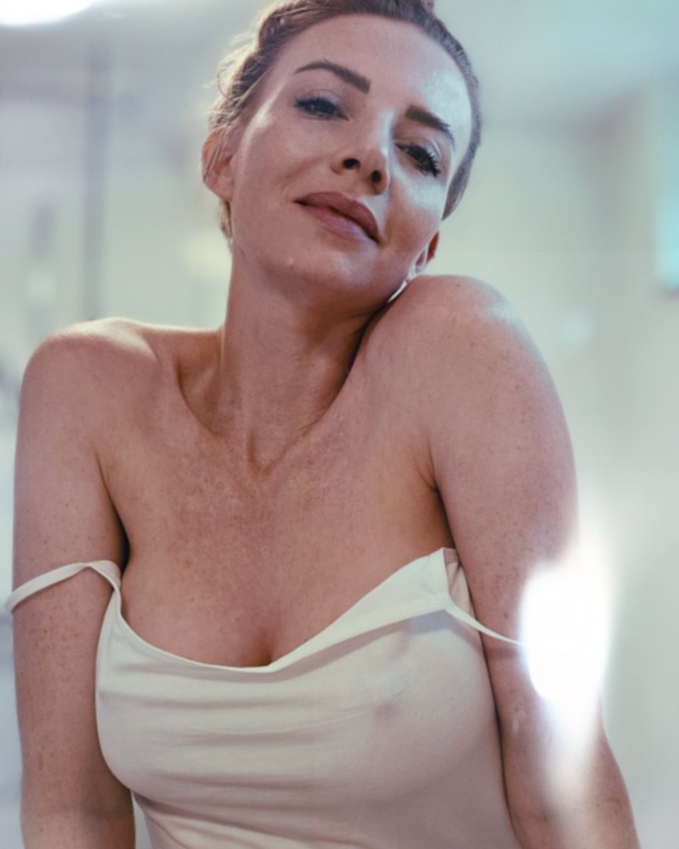 dutchmodelanna's tweet photo. @trocchia_ines Let's share this Uber🥰 https://t.co/HxuNAN0NYj