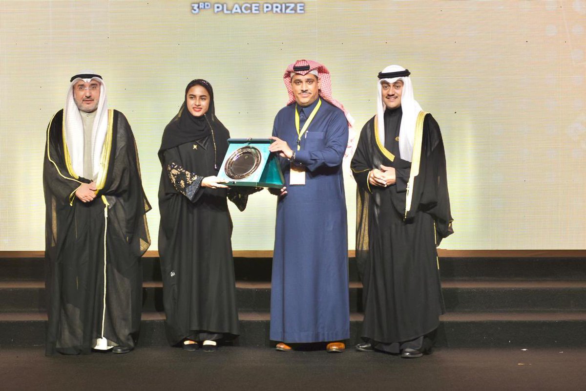 1hatoxm's tweet photo. بتوفيق من الله لقد توجت بالميدالية الذهبية مع مرتبة الشرف في المعرض الدولي للاختراعات الرابع عشر في فدولة الكويت🇰🇼، ٧ فبراير 
ويسعدني ويشرفني تتويجي بالمركز الثالث من الامانة العامة لدول مجلس التعاون الخليجي .
#المعرض_الدولي_للاختراعات @GCCPatentOffice #هيثم_بن_طارق 
#سلطنة_عمان https://t.co/2891r42Sn3