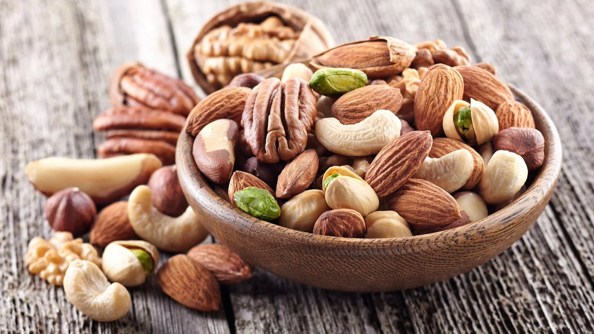 13. 🥜 Day 13: Nutrient-Rich Nuts.
Snack smart with a handful of nuts! The Mediterranean diet includes nuts, packed with nutrients and a crunchy punch. 🌰
#30DayChallenge #MediterraneanDiet #healthylifestyle #mdrproject