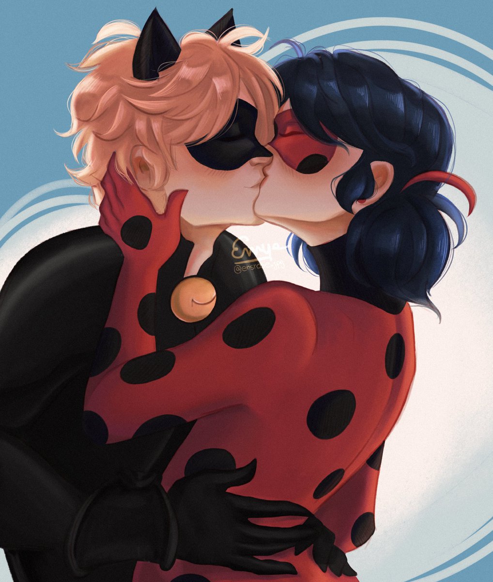 ensrose's tweet photo. New Ladynoir fanart ‘cause i missed them enough 🥹💕 

#MiraculousLadybug #Fanart https://t.co/XDUfwv4qs6