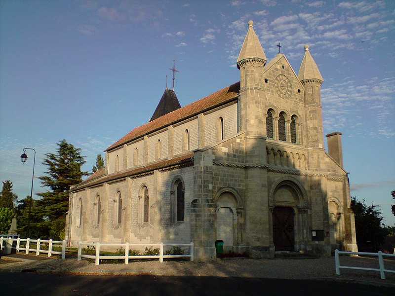 MonumentumFr's tweet photo. Eglise paroissiale Saint-Hilaire à #Muids (#Eure) Choeur du XIIe siÃĻcle flanquÃĐ d'une tour clocher du 13e. A l'ouest, nef terminÃĐe par un pignon occidental à deux tourelles, reconstruite en 1862 dans le style n...
Suite ð https://t.co/EkLzyILxys
#Patrimoine #MonumentHistorique https://t.co/arW98QTmwJ