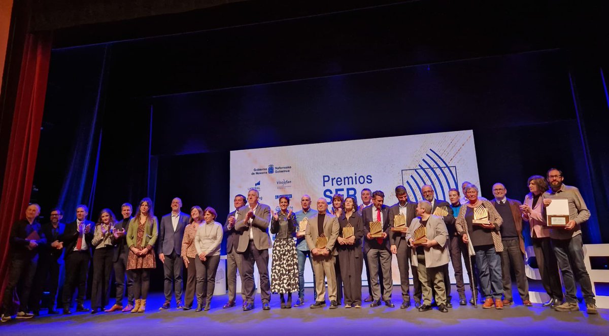 cultura_na's tweet image. 🏆 📚 ¡Enhorabuena Bibliotecas Públicas de Navarra por este Premio a la Cultura 2023 que recoge Asun Maestro, directora de la red de Bibliotecas Públicas de Navarra!
Gracias a @SerNavarra, al jurado y a toda la ciudadanía que propuso a esta red como gran promotora de la cultura.