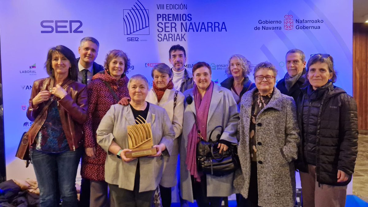 cultura_na's tweet image. 🏆 📚 ¡Enhorabuena Bibliotecas Públicas de Navarra por este Premio a la Cultura 2023 que recoge Asun Maestro, directora de la red de Bibliotecas Públicas de Navarra!
Gracias a @SerNavarra, al jurado y a toda la ciudadanía que propuso a esta red como gran promotora de la cultura.