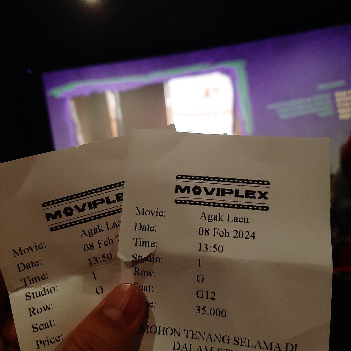 nudatar's tweet photo. Gila emang film AGAK LAEN ini masa dari awal mulai udah dibikin ketawa satu studio dan yakin pasti bukan ketawa respek. Kalo kata salah satu dialog di filmnya, "bang udah lah bang" capek kali ini ketawa terus. Bukan cuman komedinya doang, dramanya pun ngena banget! https://t.co/GZnNMmjs7h