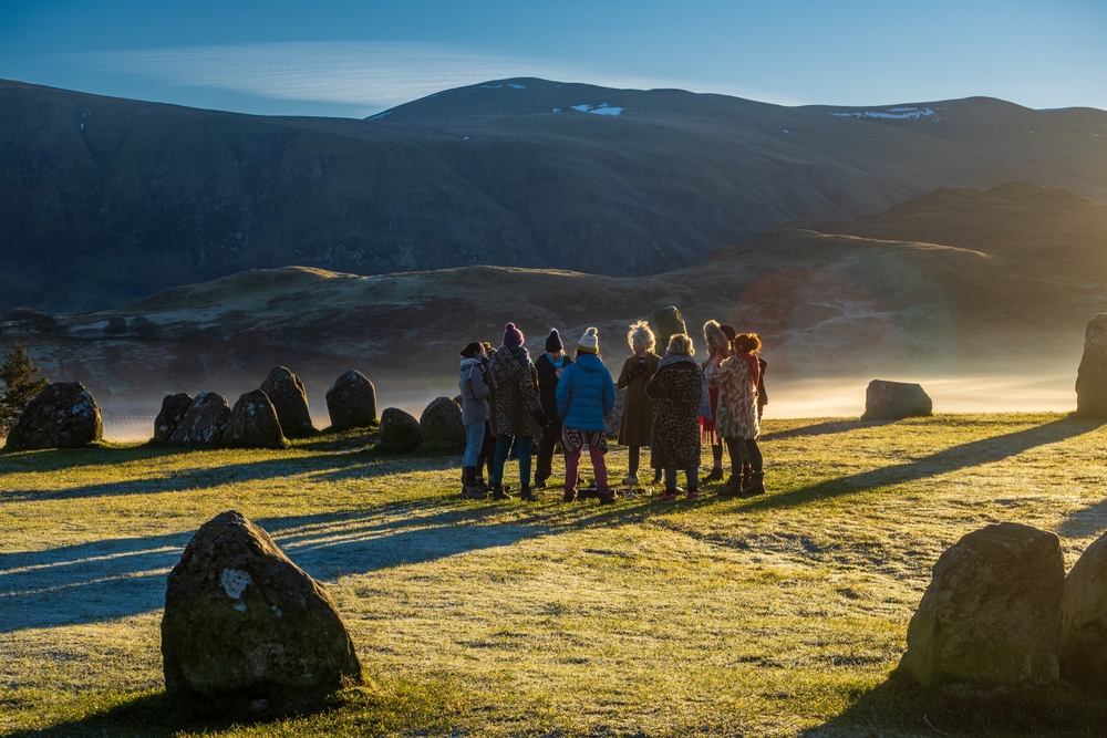 Did you know?🤔 The #Castlerigg Stone Circle, found on the #CoastToCoast walk near Keswick, is one of the earliest stone circles in Britain, thought to have been constructed around 3000 BC! 😲