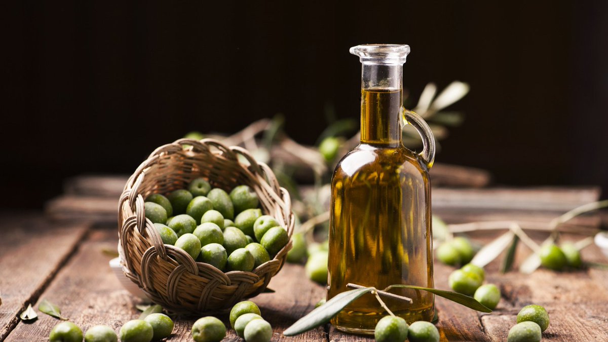 26. 🫒 Day 26: Olive Oil Beauty Hacks.
Beyond the kitchen! Olive oil isn't just for cooking. Check out our website for beauty hacks featuring this Mediterranean gem. 💄
#30DayChallenge #MediterraneanDiet #healthylifestyle #mdrproject