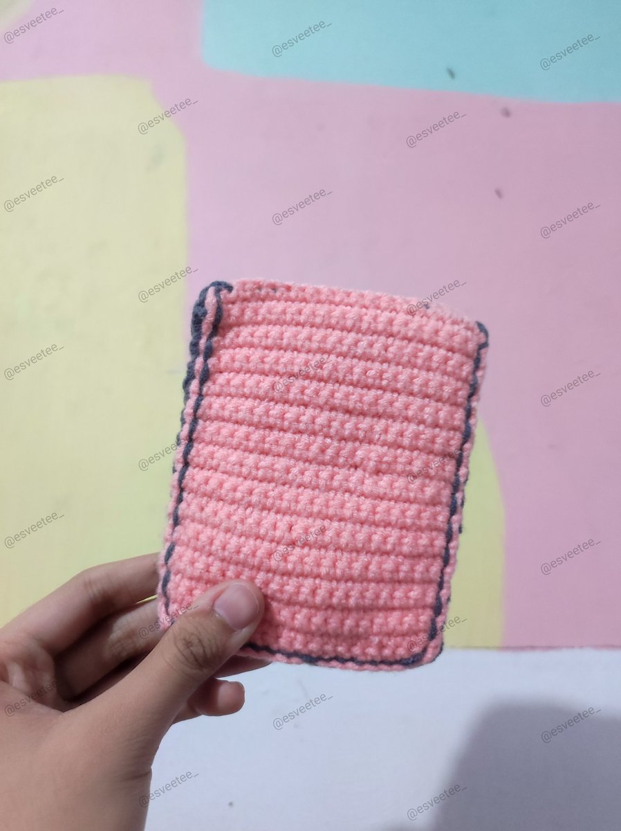 esveetee_'s tweet photo. @kpopmerchrt__ph @Kpopmerchsrtph @kpopmarketph_ @17MarketPH @BUDOLtingz_rt @svtmerchph @kpoprtph @CaratMarketPh @kpopmerchph_rt @CARATBNSRT Wts lfb onhand ph

CROCHET PC HOLDER
- Blue and Red
- Gray / Pink https://t.co/7BG89cRc4t