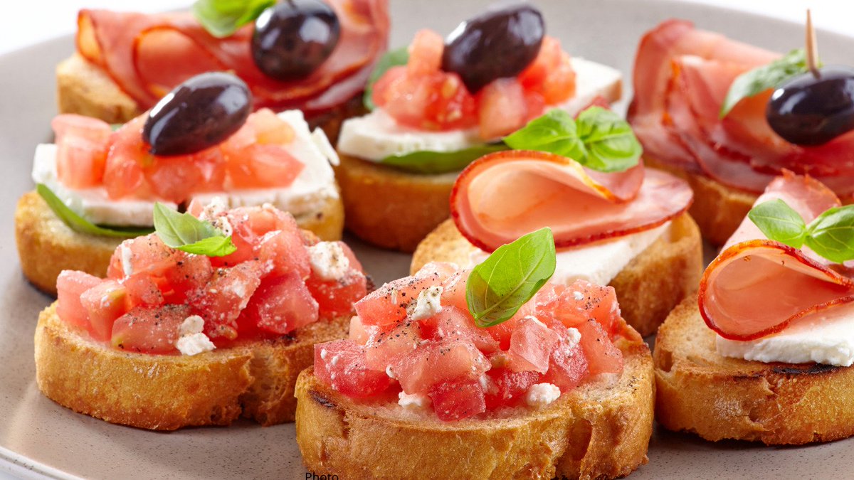 29. 🍽️ Day 29: Mediterranean Tapas.
Call them tapas if you’re in Spain, or Aperitivo if you’re in Italy: small bites, with big flavor! Enjoy delicious finger food with a glass of wine and your best friends. 🌍
#30DayChallenge #MediterraneanDiet #healthylifestyle #mdrproject