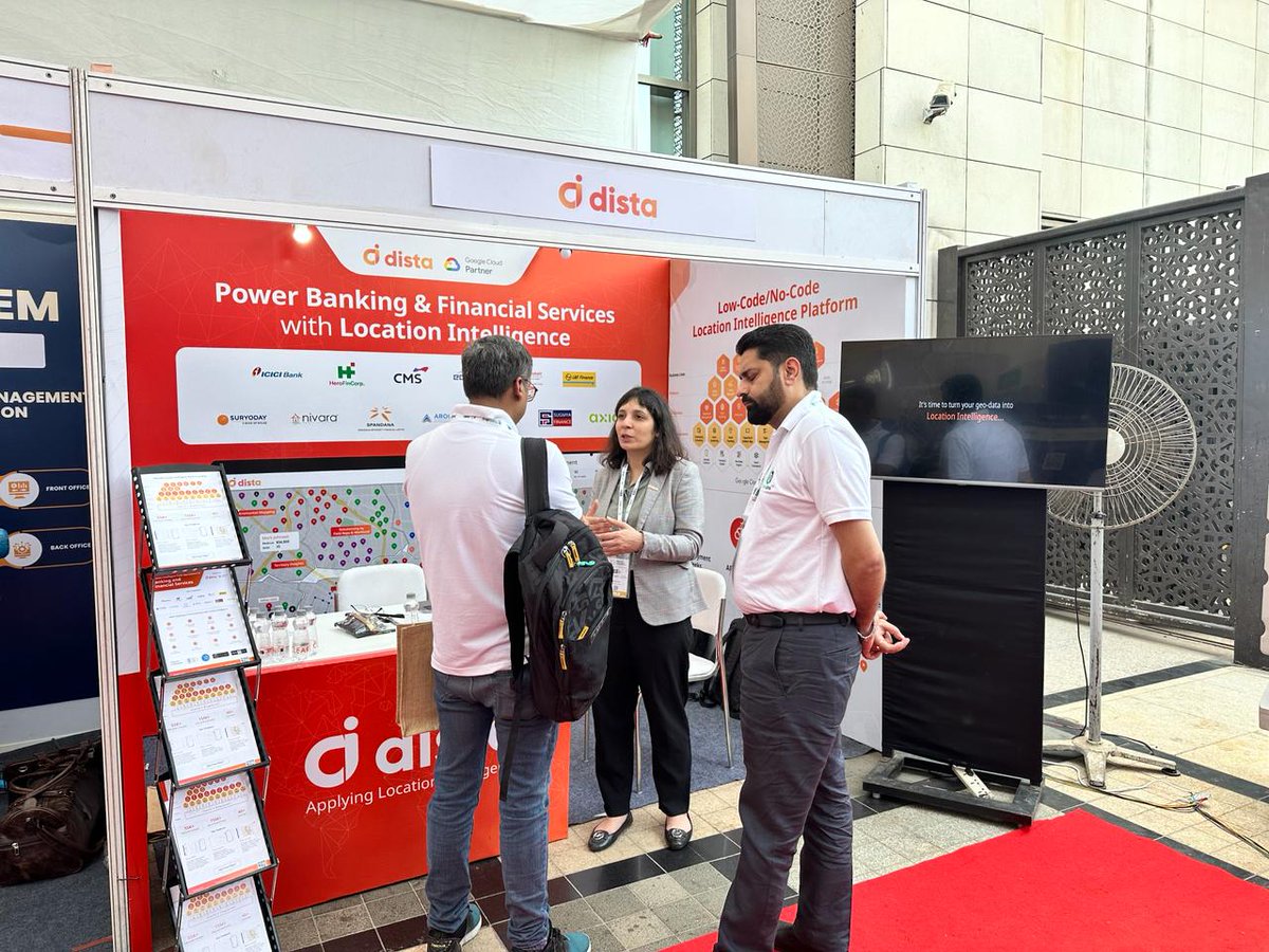 It was great engaging 🤝 with #BFSI leaders and industry experts to discuss innovation and AI/ML-powered tools that are shaping the banking 🏦 industry at the Bharat Fintech Summit in Mumbai.

#BharatFintechSummit #bankingsummit2024 #VisionaryFounders #Dista #Events