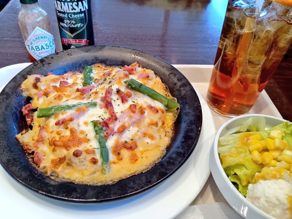 ITALIANTOMATOさんで
Aランチ
アスパラとチキンのドリア
だったはず…😅
サラダ
ピーチティー