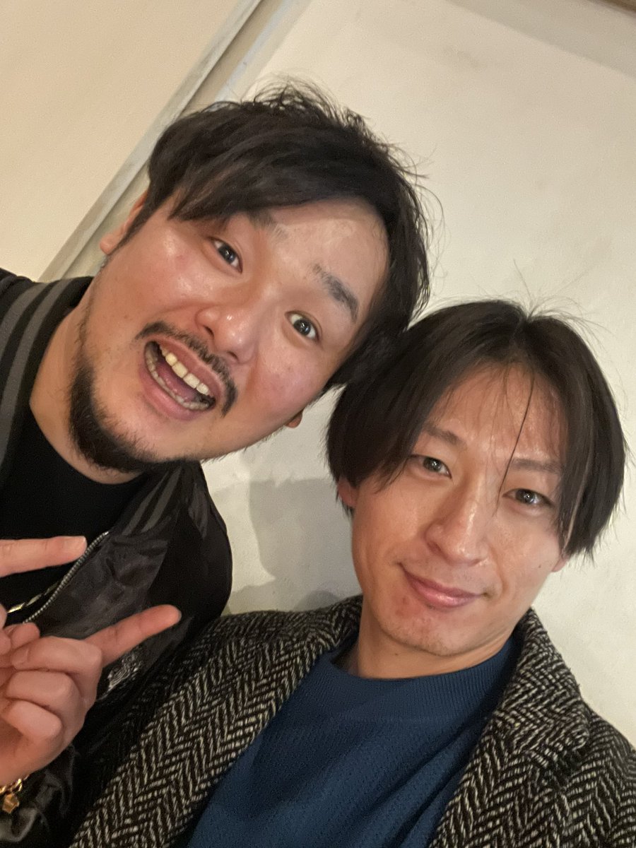 #皇帝ロックホッパー さんの舞台『CHERRY BOYS~GRADUATION~』観劇してきました！
どコメディ！内容はもちろんですが、役者さん達が楽しくお芝居してるのがとても伝わり、それだけでもう素敵な舞台だと思いました！沢山笑わせて頂きました^ ^
小原さん、どっちも目が開いてないなぁ←

#皇帝チェリボ