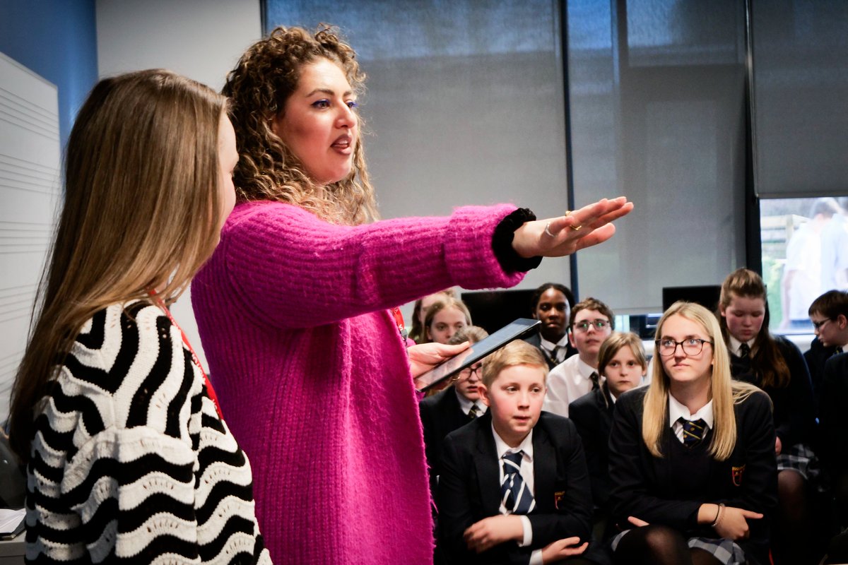 Samling Artists @AnushH_Soprano @NickPritch89 and @ellaloupianist had a big impact on students at @EgglescliffeSCH when we visited them last week as part of our Samling Futures project  – as these pictures by @markpinderphoto show. (See more pictures on our other social channels)