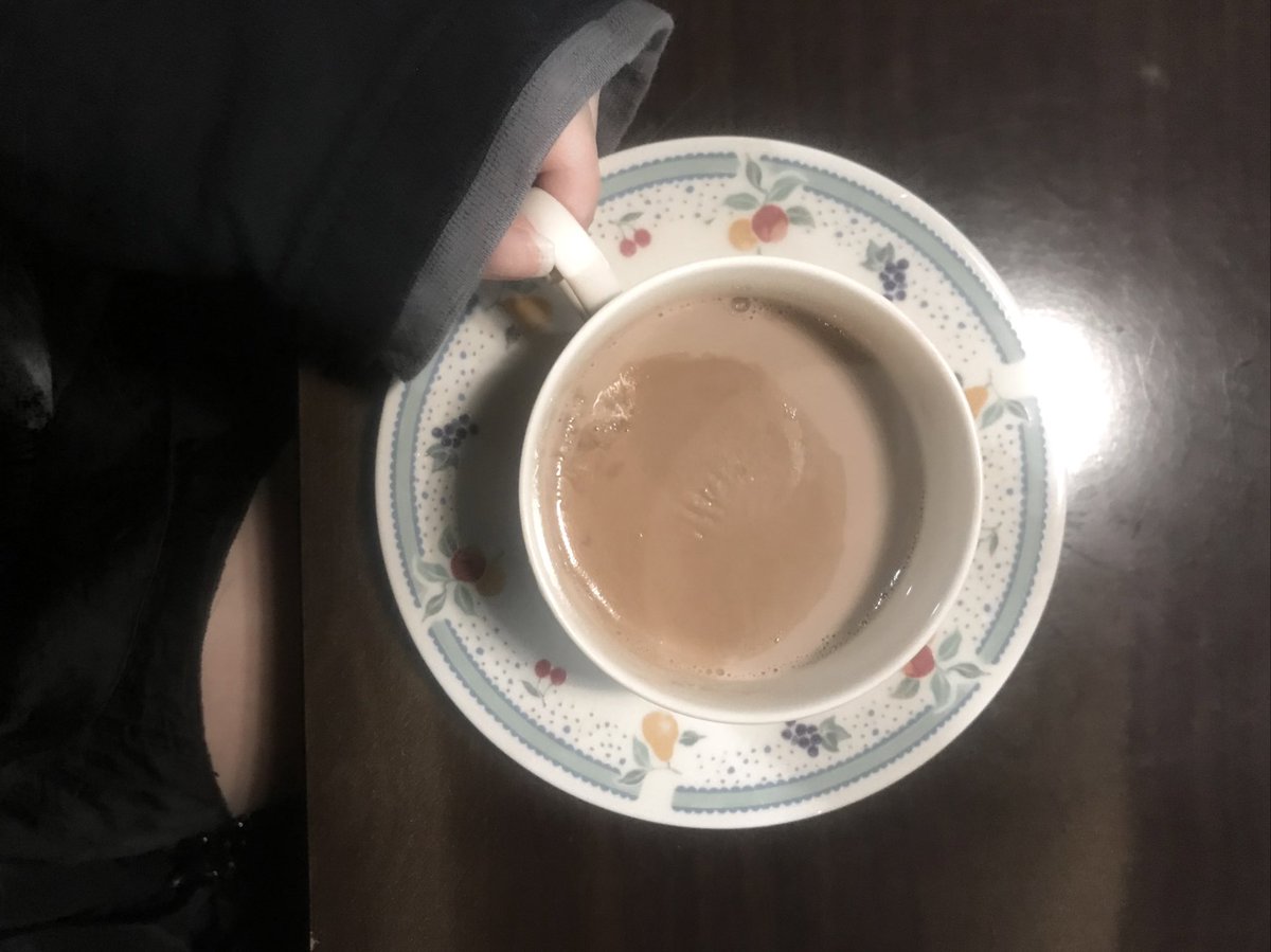 zve1y_'s tweet photo. 따 듯 한 밀 크 티  、、☕️ https://t.co/VT5yQYHlqD