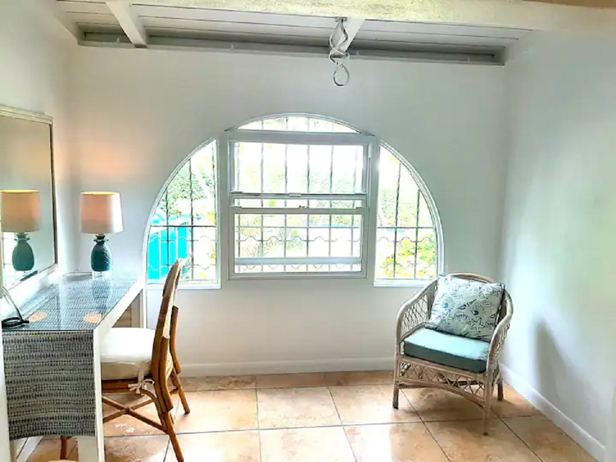 StThomasParadis's tweet photo. Relax in our LR doors-opened, screened lanai at Family Oceanfront Vacation Condo Rentals East End. Cherish breezy moments. #IslandRetreat #VacationGetaway #StThomas #VacationCondo https://t.co/eb1CPl90rI https://t.co/JAmuH75LTa