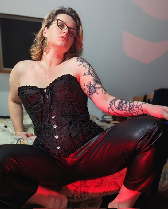 💥 https://t.co/OvqYhveFg5<a href="/tag/throne"class="tags"><span>#throne</span></a><a href="/tag/wishlist"class="tags"><span>#wishlist</span></a>