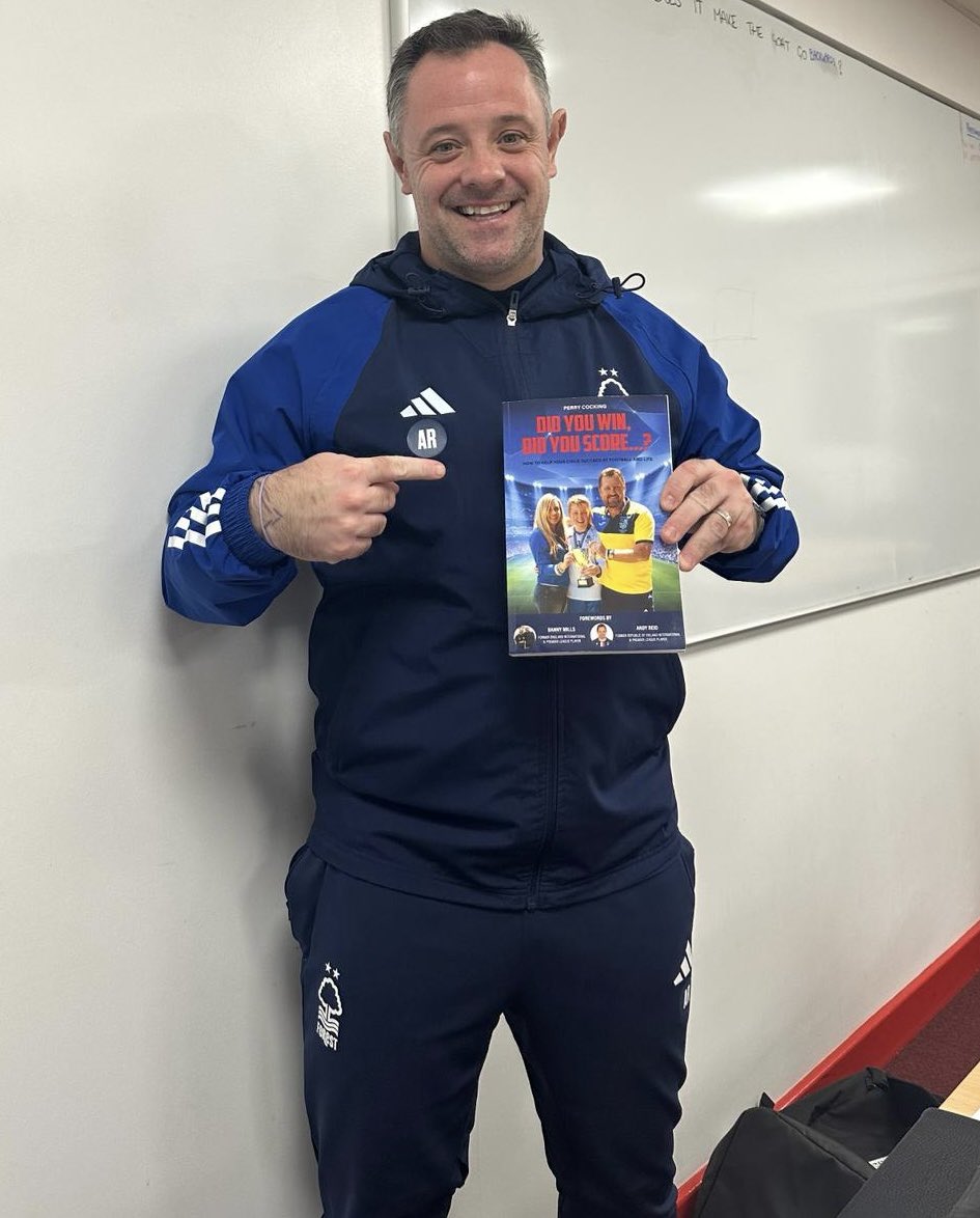 PerryCocking's tweet image. Nottingham Forest legend, Andy Reid, with his copy of my new book! 

Have you got yours yet?
tinyurl.com/NewBookDetails

THE ULTIMATE GUIDE FOR PARENTS! 
Did You Win, Did You Score…? 
How to help your child succeed at football and life.
