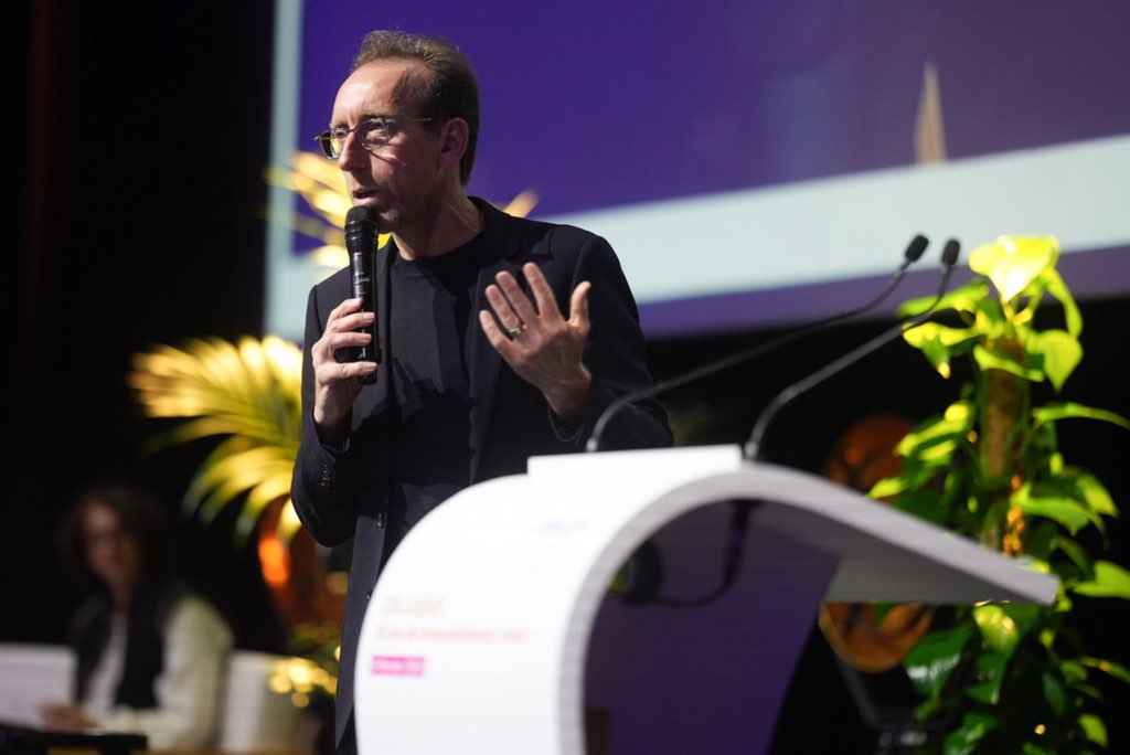 #20ansRenov
Atténuation, adaptation, engagement : "Dans les quartiers prioritaires, il est plus important qu'ailleurs de voir clair et loin. Ce n'est pas juste une question d'écologie urbaine, c'est un enjeu d'humanité" <a href="/fboutte/">Franck Boutté</a>
🙏 <a href="/AnruOfficiel/">ANRU</a> <a href="/acmialot/">Anne-Claire Mialot</a>
📷 Anru/Delmestre