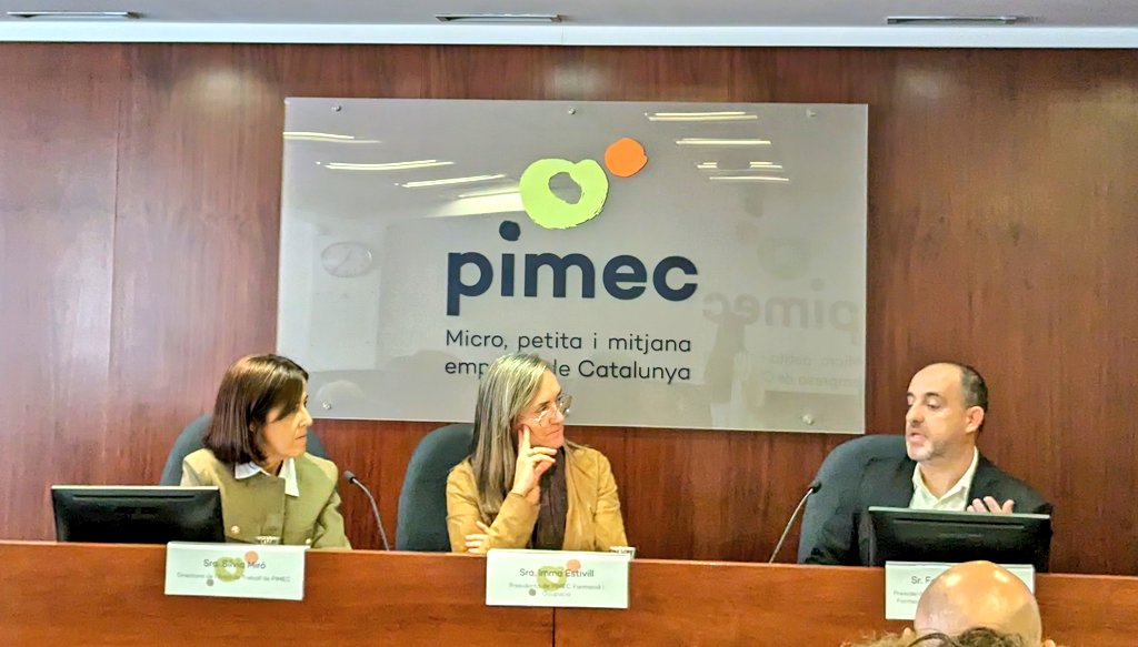 Al Plenari de @PIMEC Formació i Ocupació amb <a href="/fabianmohedano/">Fabian Mohedano</a> <a href="/immaestivill/">immaestivill</a> i <a href="/silviamiro40/">Sílvia Miró</a> parlant sobre els Centres Integrats d' FP <a href="/fpo_continua/">Formació contínua</a>