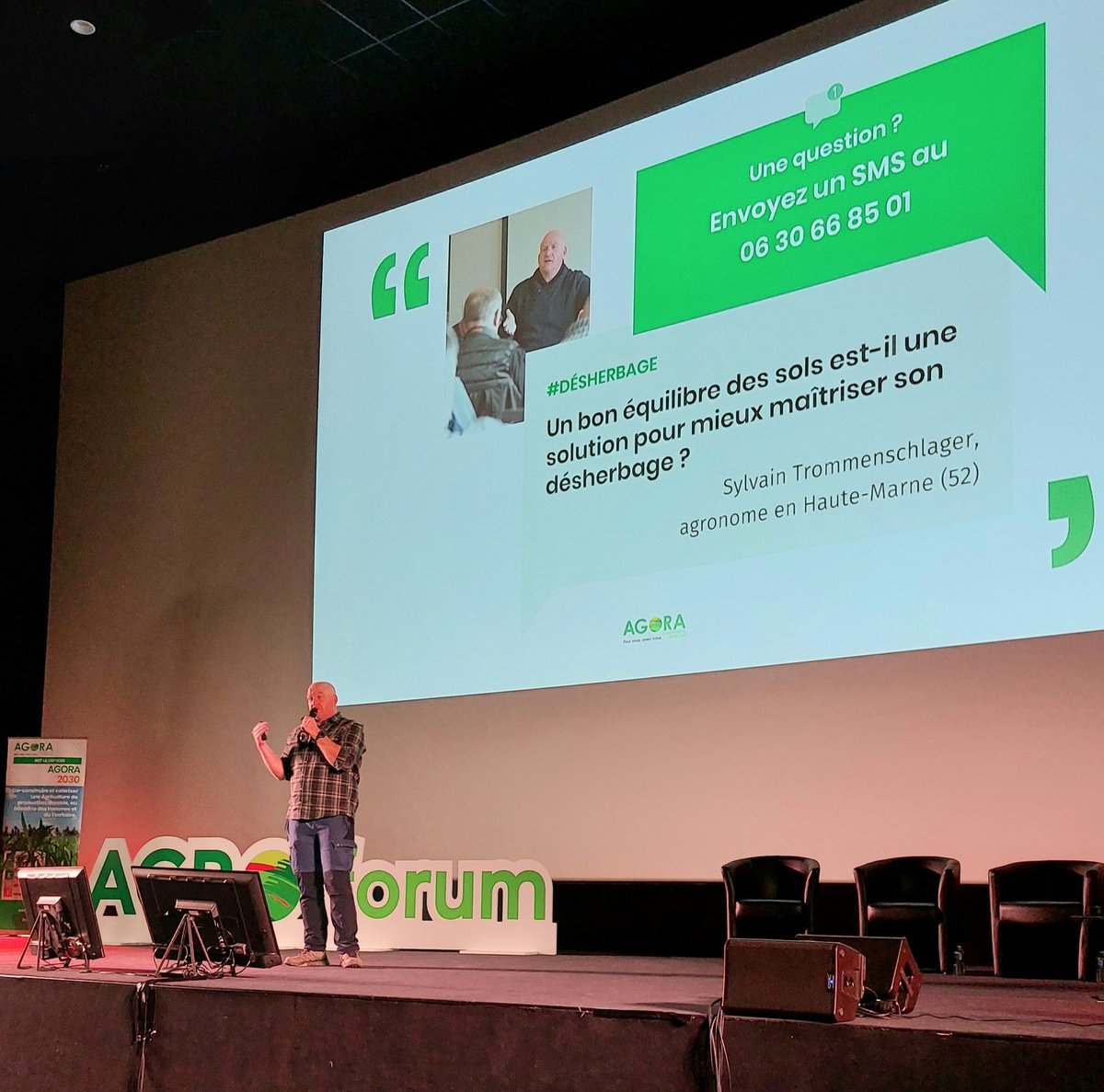 Lancement de l'#AGROforum avec l'intervention captivante de @Sylvain Trommenschlager sur l'équilibre des sols et les adventices 🌱. Echanges sur la gestion des éléments nutritifs, des MO, du travail du sol... Continuons d'observer nos sols pour les comprendre #Agroecologie #Agora