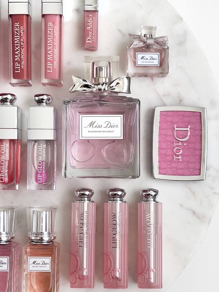 Lvspink0's tweet photo. 𝒟𝒾𝑜𝓇 https://t.co/hBm7TBJLeP