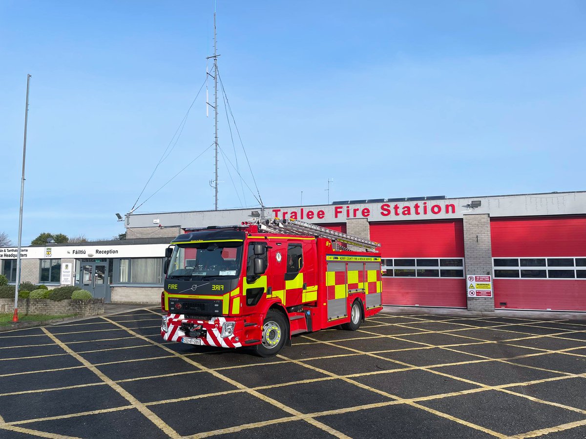 Fire-Ireland.com (@fireireland) on Twitter photo NEW APPLIANCE
New to <a href="/KerryFireRescue/">Kerry Fire Rescue</a> Service is this <a href="/SidheanTeo/">Sídheán Teo</a> built Volvo FE-320 WrL now on the run in Tralee Fire Station
Well wear to the crew
For more photos see Fire-Ireland.com NEW APPLIANCE
New to <a href="/KerryFireRescue/">Kerry Fire Rescue</a> Service is this <a href="/SidheanTeo/">Sídheán Teo</a> built Volvo FE-320 WrL now on the run in Tralee Fire Station
Well wear to the crew
For more photos see Fire-Ireland.com