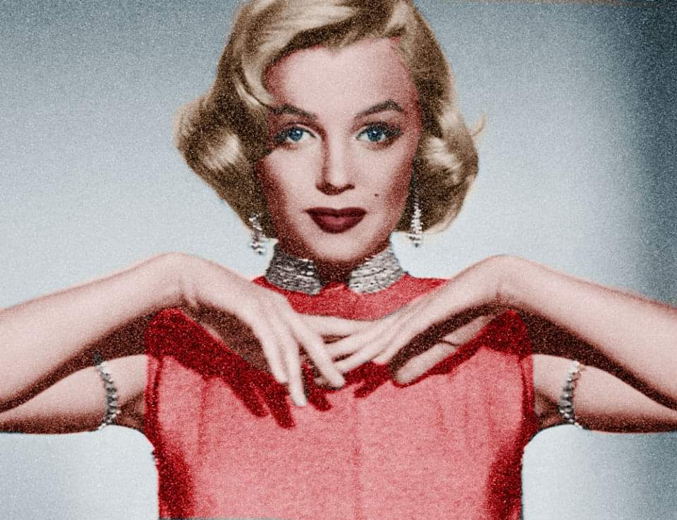 Own color work so please do not share it on another group than this one without my authorization. Thanks for your understanding.

#marilynmonroe #marilyn #clubpassionmarilyn #HTMM #colorisation #colorpicture #commentepouserunmillionnaire #howtomarryamillionaire