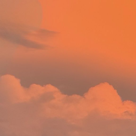 lostyouinmay's tweet image. ขอให้เจอท้องฟ้าในแบบที่เธอชอบ :-)