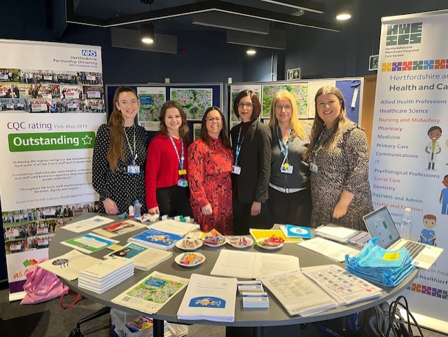 Yesterday, our E&T team with @HWEICB @HWE_Academy @HPFT_NHS attended a Careers Event at @UniofHerts to promote the different roles within #pharmacy including the different #apprenticeships for technicians, Pharmacy degree and the various opportunities in the Pharmacy sector 💊
