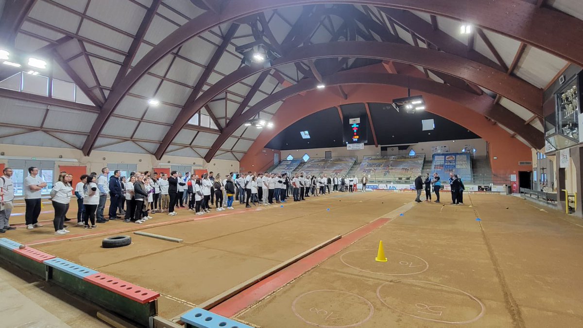#Recruter autrement … et pourquoi pas par le #sport ?

Plus de 20 recruteurs, dont le CNPE @EDFBugey, et 110 candidats ont chaussé ce matin leurs baskets pour l’opération « Du stade vers l’#emploi » organisée à Saint Vulbas par @FTravail_ARA 🏐

@EDFBugey