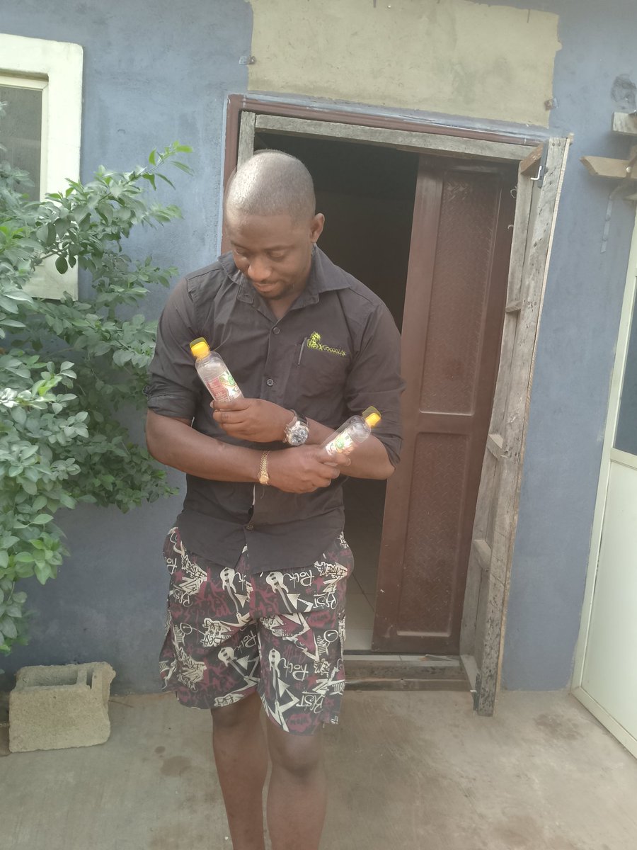 Dcoconutguy's tweet photo. From kaduna to Kano to lagos to Enugu to port Harcourt down to Abuja and more, we are serving you the best quality coconut products for your health and wellness. Better products you fit trust. Call us today or Whatsapp 08181849028 #coconut #coconutoil #coconutchips #kaduna #sme https://t.co/CikNXahebb