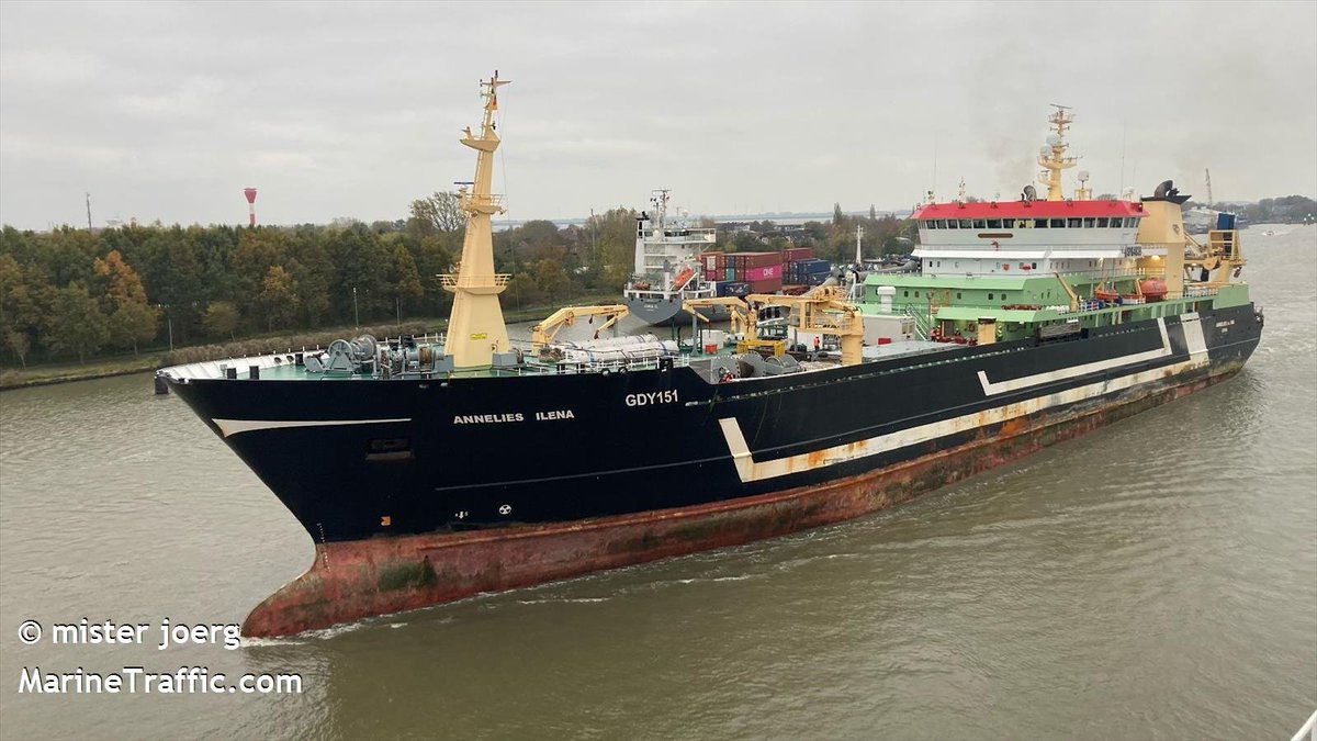 Bloom_FR's tweet image. L’arrivée en Bretagne du plus grand chalutier pélagique du monde clarifie les lignes.

Les "représentants" du secteur de la pêche et leurs complices politiques méprisent la pêche artisanale.

Sa disparition donnerait plus de quotas aux industriels.

On ne va pas laisser faire. 🧵