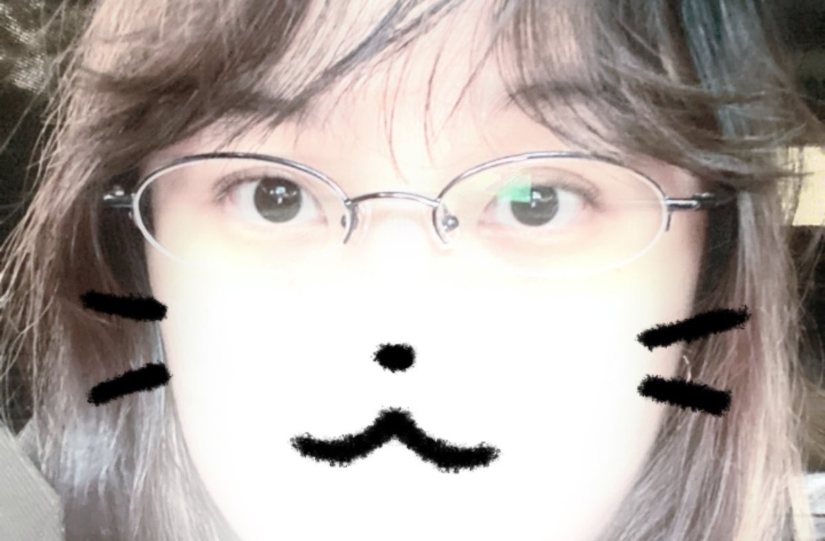 feelingrui's tweet image. New glasses why did God shape me w a head size rival to steve from minecraft we’re never getting that #officecore look unfortunately…..