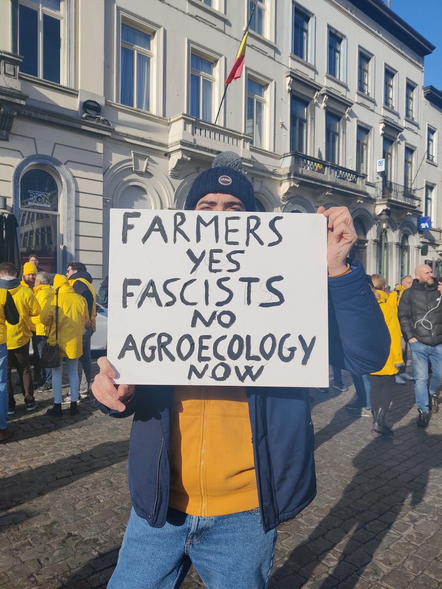 Much of the reporting on European farmers’ protests point to environmental regulations, in particular the Farm-to-Fork strategy (F2F), as the source of anger. Not only is that narrative incomplete, it is also dangerous. A thread on why farmers aren’t a monolithic group. 🧵