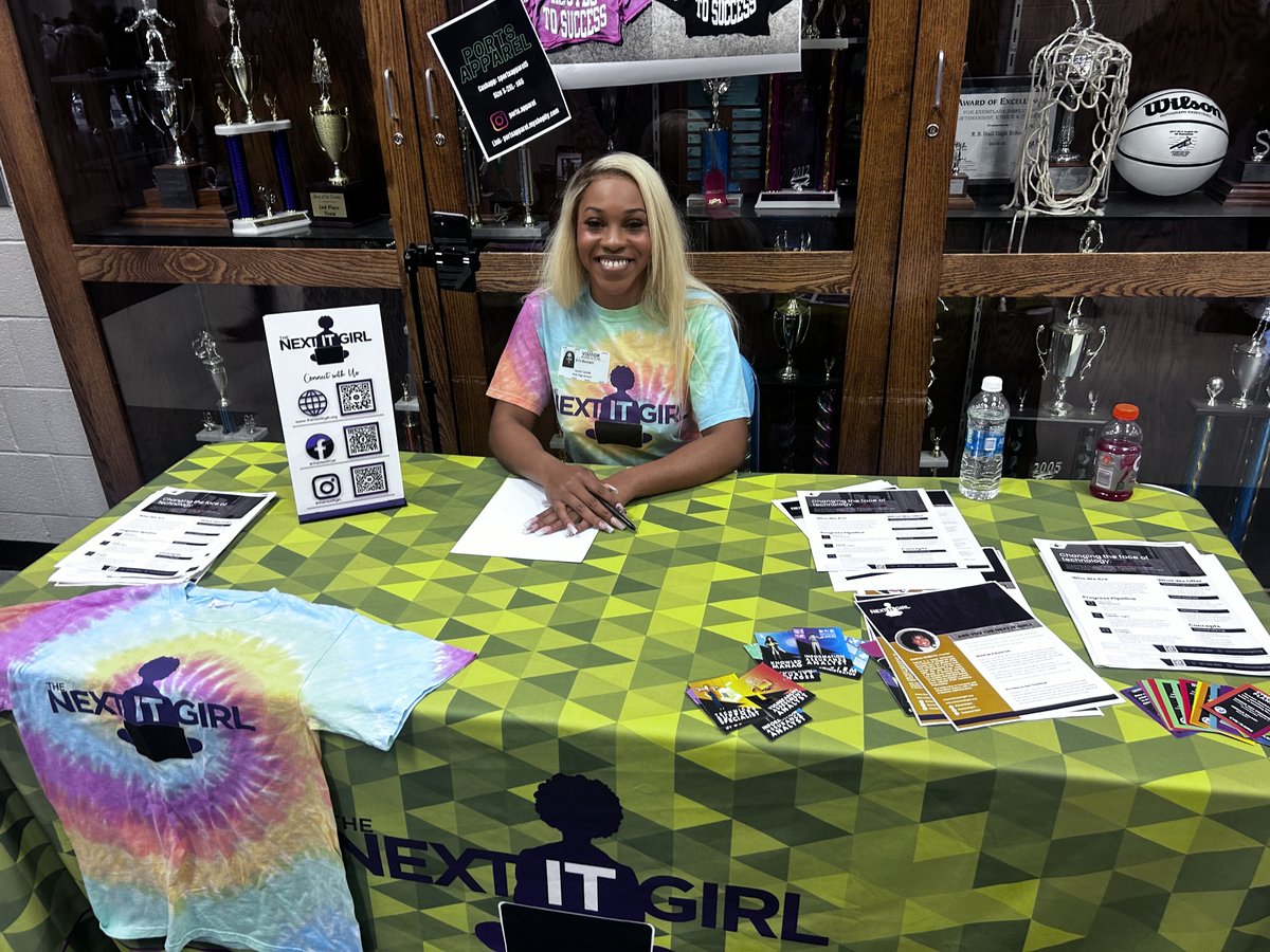 TheNextITGirl_'s tweet image. We had an amazing time today at Stall High School in Charleston, SC, as part of Introduce a Girl to Engineering Day! 💡

👩‍🔬 Our pop-up aimed to inspire &amp;amp; empower the next gen of female engineers by introducing students to the exciting world of engineering careers.  #STEMGirls