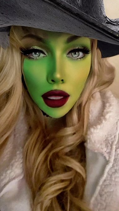 Serving witchy poo https://t.co/RGfkrJhVhG