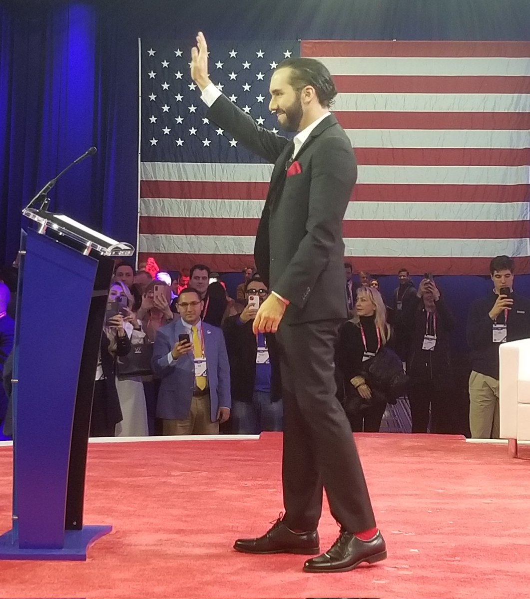 I just witnessed a beautiful thing. @nayibbukele arrived in the garage of the #CPAC event before his speech. Dozens of kitchen staff gathered suddenly in the hallway cheering his name, waving home made signs. They love him because he saved El Salvador from demise. #leadership