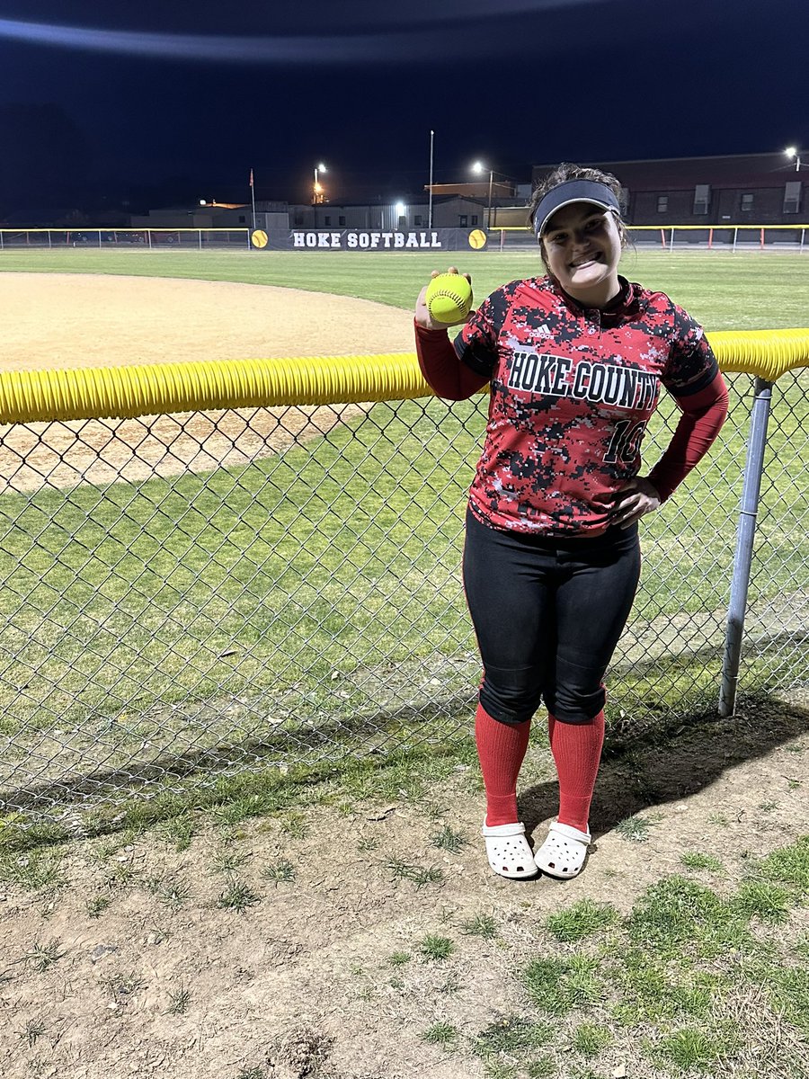 BriHarrell_10's tweet photo. Another Homer 💣🥎😊
@Chas_Pippitt 
@thecobway 
@HCHS_BucksSB 
@MUMonarchsSB 
@NC_Wesleyan_SB 
@GoPeaceSoftball 
@Coach_M_Booth 
@ChowanSoftball https://t.co/HlYjxzsOcL