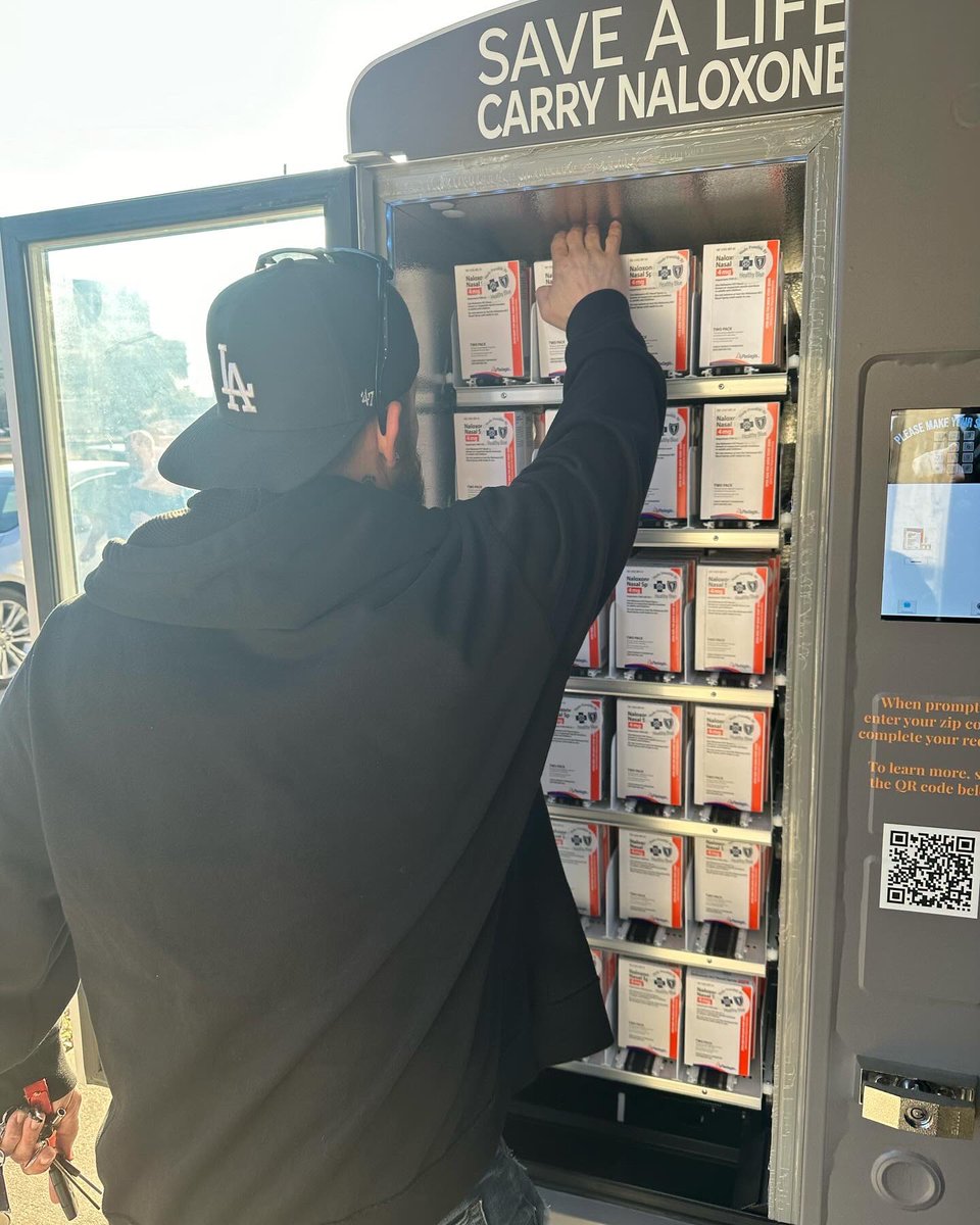 SafeStreets316's tweet image. 🎀✂️ Happy Vending Machine Day! Free naloxone is available 24/7 at 705 N. Broadway. Spread the word! Don't forget to carry naloxone to save a life. #harmreductionworks #ksleg