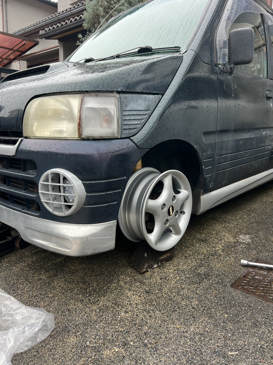 garyu_euro's tweet photo. 年明け早々に衝動買いしたホイールを仮合わせ。
BWA ゾルダー 5J-13 PCD110 4穴 +45
(昔親父様のボルボV70に履かせてたのと同名義ホイール)
BWAのPCD110のホイール3セット目です・・(ヲタクではない
早よタイヤ買おう・・
#L602 #BWA #BWAWheel #PCD110 #ヨーロピアンはいいぞ https://t.co/MtYXCP6zpE