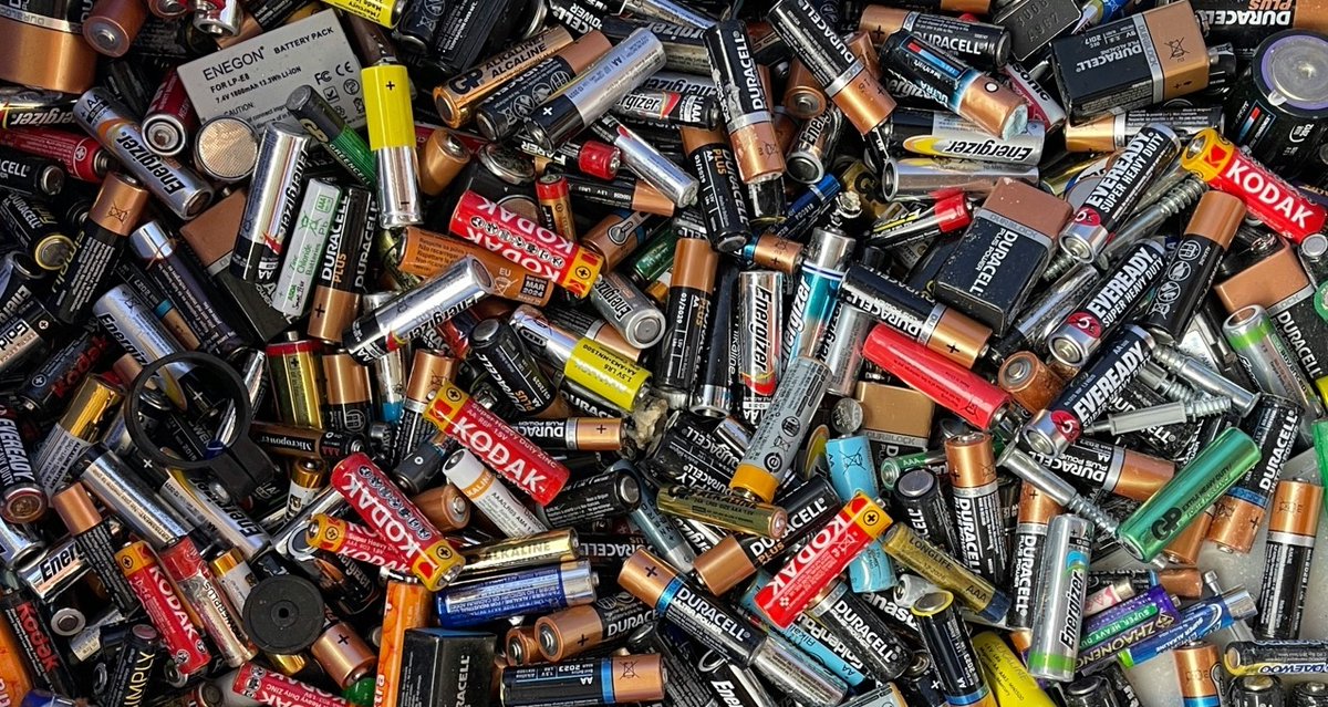 A @UNSW SMaRT Centre government submission urging more robust #recycling arrangements for electronic #waste has featured in a new report by the @totenviro entitled 'Battery Recycling Crisis @UNSWScience smart.unsw.edu.au/news-events/ne…