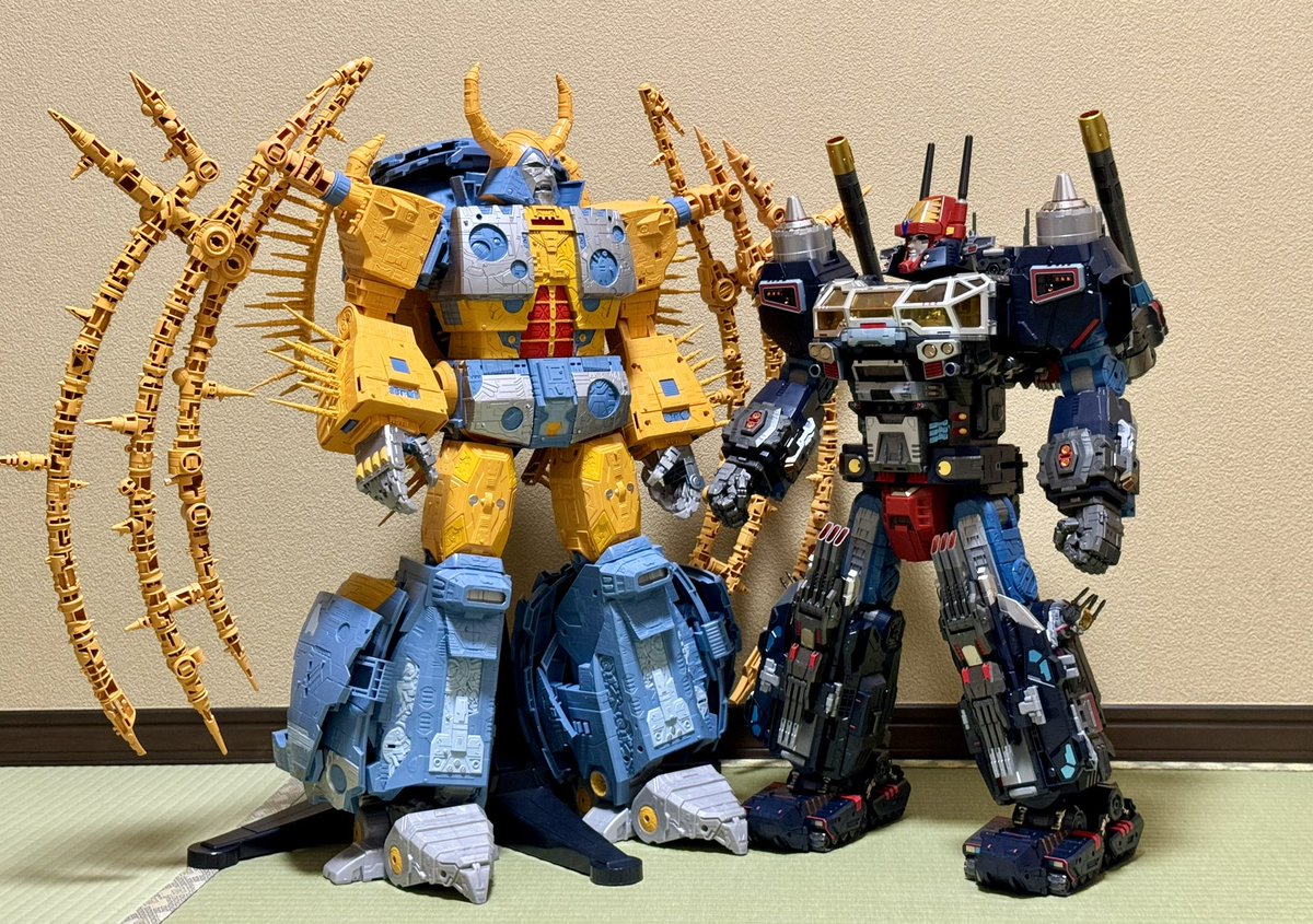 CFユニクロンとロボットベースGXを並べてみた 羽根を抜きにしても