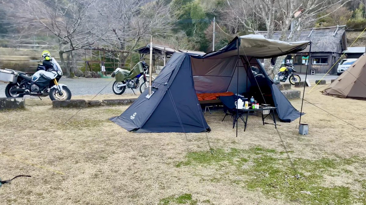 ROAR_TV_D's tweet photo. 2月のキャンプツーリングは🏕️
高千穂町の仲山城後キャンプ場でした！

城下を見渡せて殿様気分♫😁

#キャンプツーリング 
#高千穂町 
#バイクサポート宮崎 https://t.co/oF8XA2g8bT